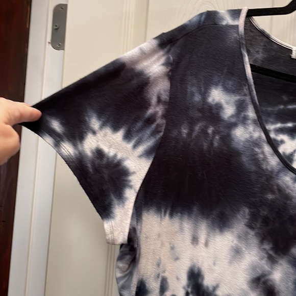 EUC Maurices 24/7 Collection Black & White Tie Dye Fitted Vneck Tshirt, Size 3x - Picture 3 of 9